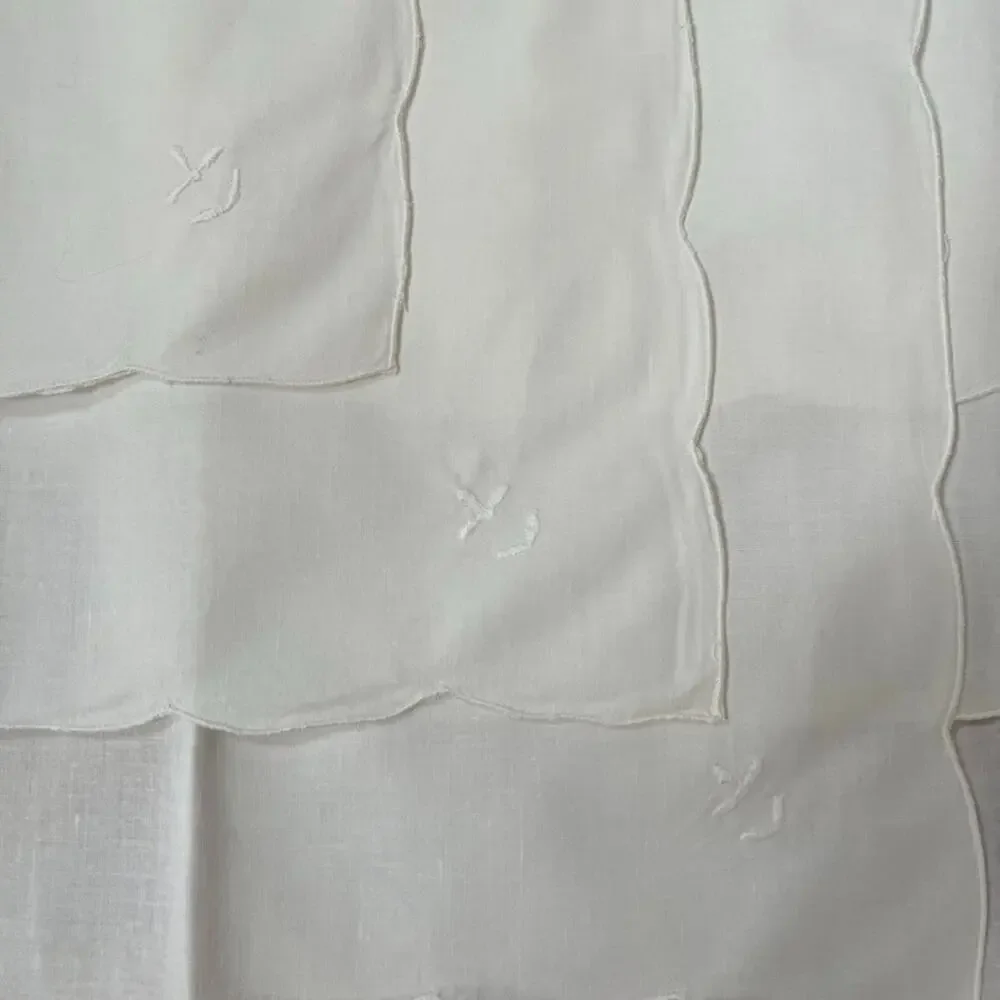 Set of 6 White Cotton Napkins Scalloped Edge Corner Embroidery 15.5